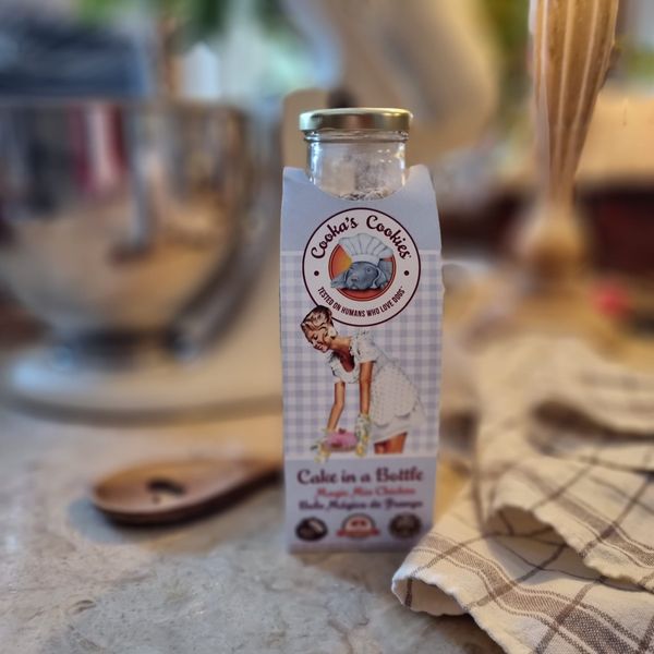 Натуральна суміш для приготування святкового торту для собак Cooka's Cookies Cake In Bottle з Куркою 320 г 32583 фото, зображення